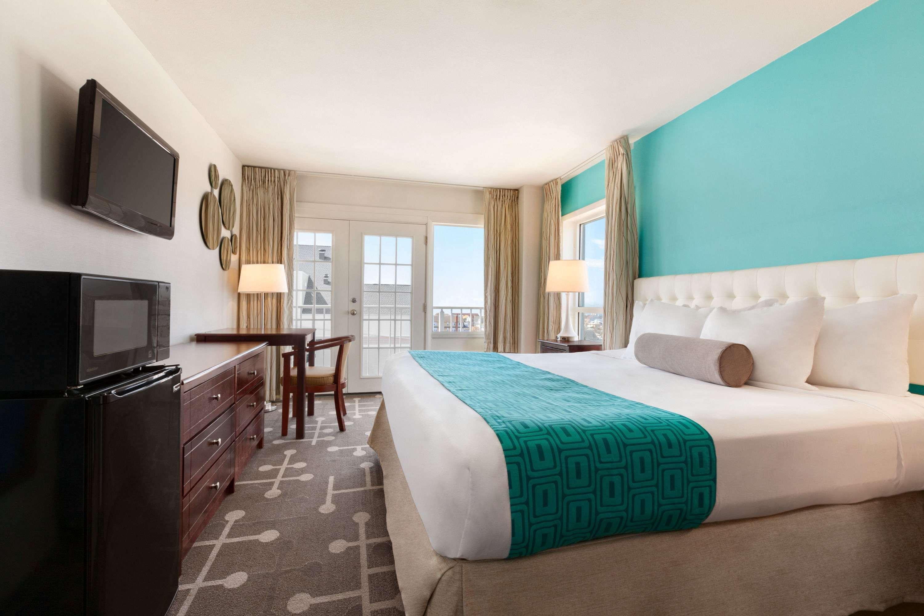 Howard Johnson Plaza By Wyndham Ocean City Oceanfront Exterior photo