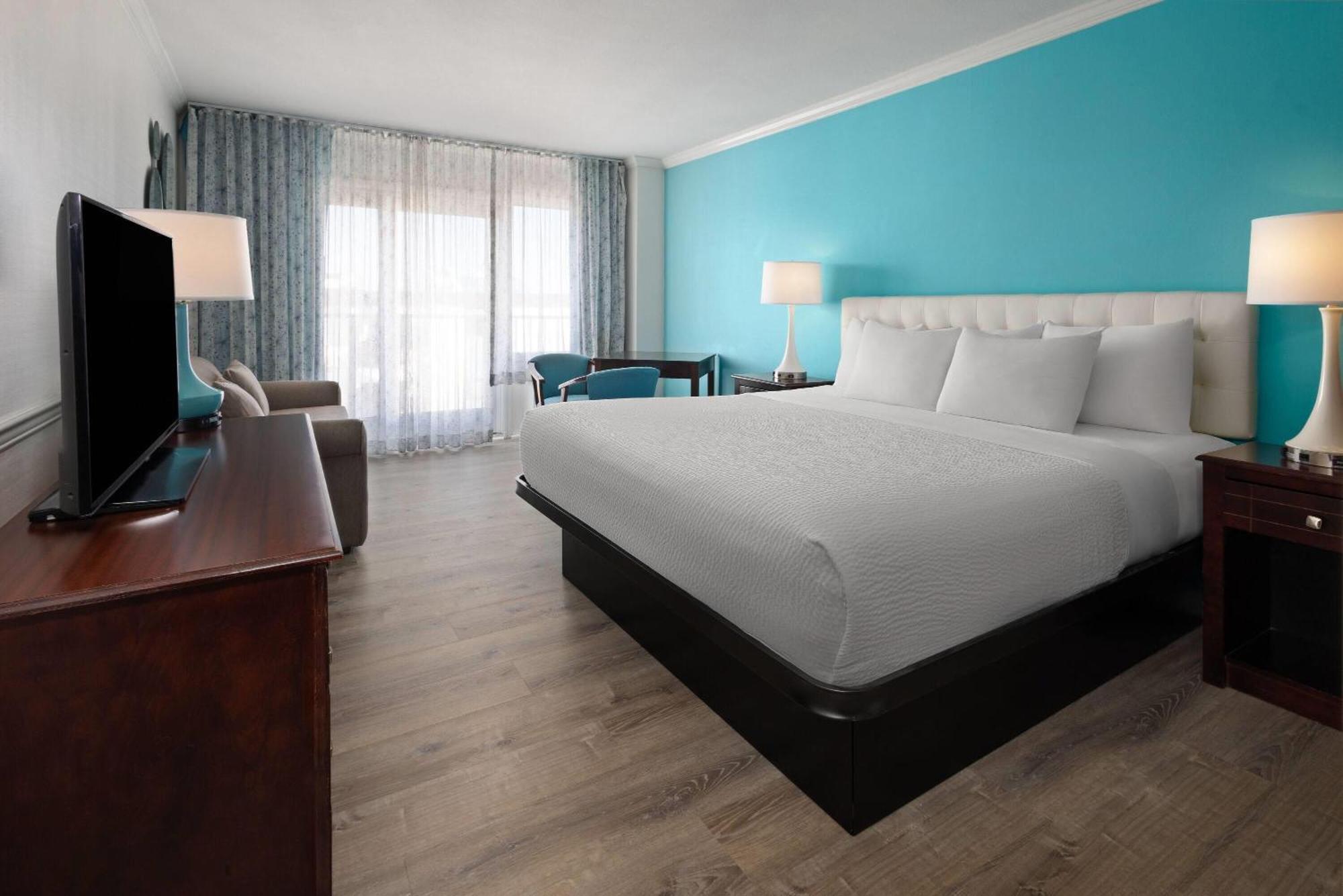 Howard Johnson Plaza By Wyndham Ocean City Oceanfront Exterior photo