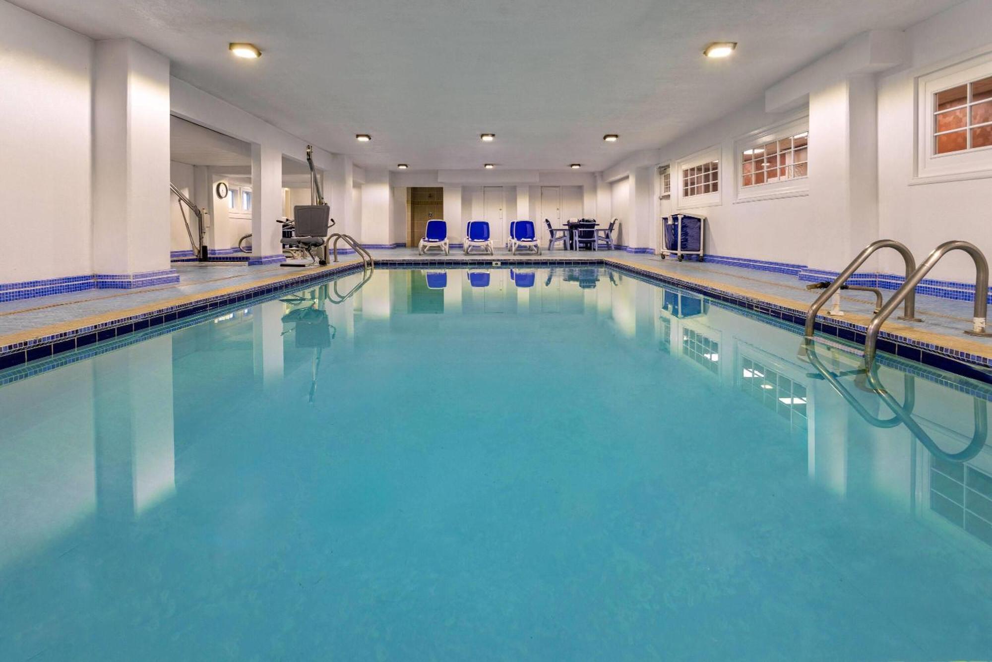 Howard Johnson Plaza By Wyndham Ocean City Oceanfront Exterior photo