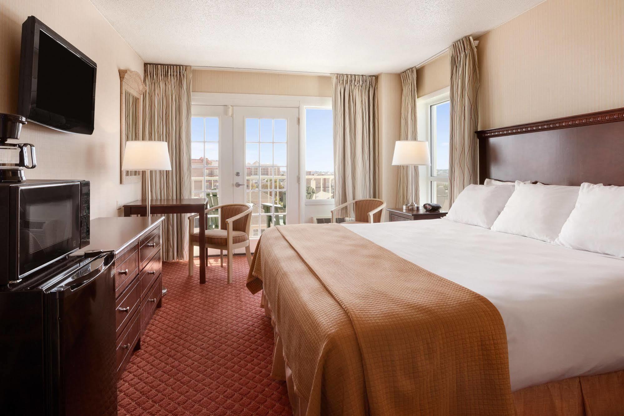 Howard Johnson Plaza By Wyndham Ocean City Oceanfront Exterior photo